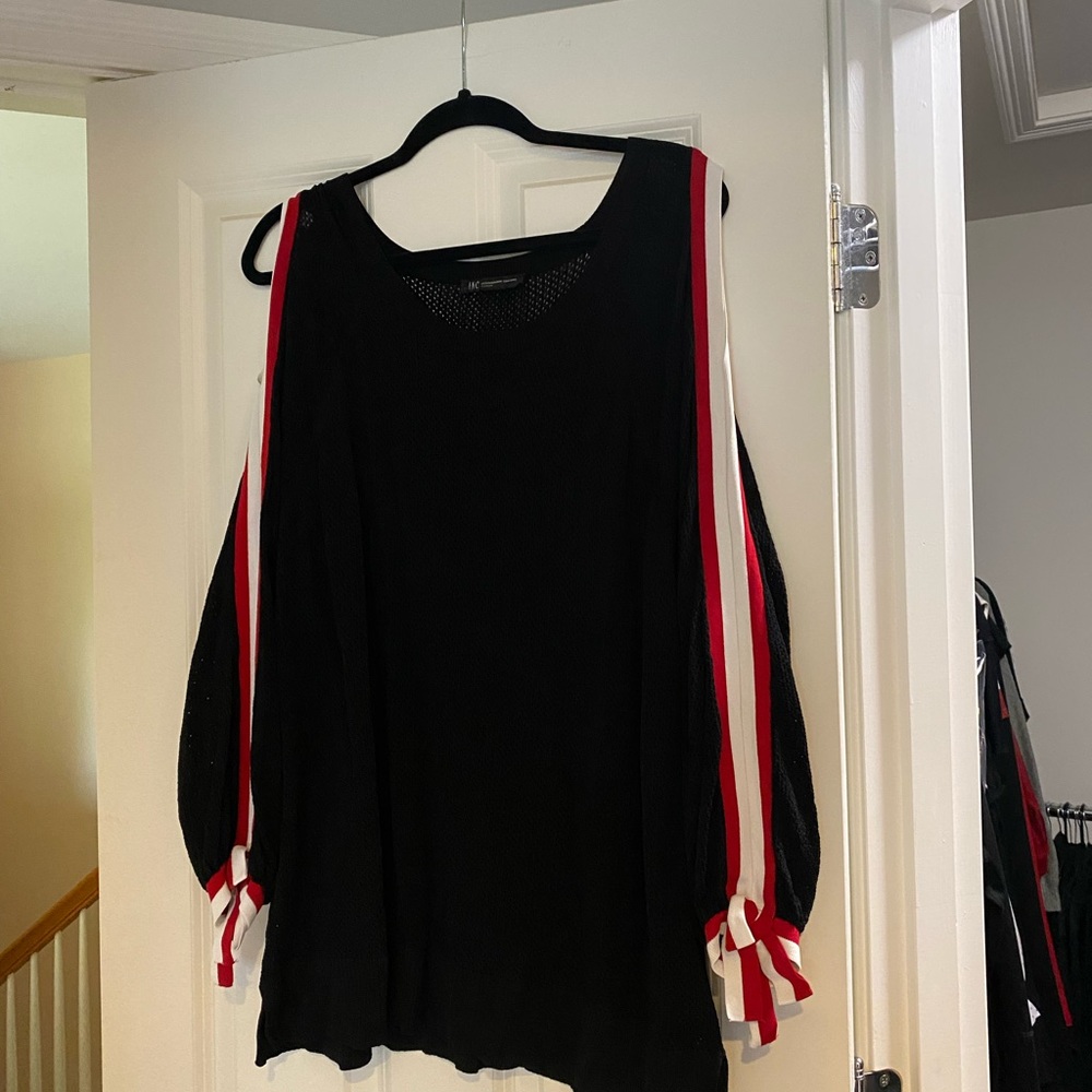 Open shoulder long sleeve top